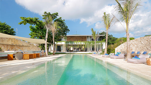 Villa in Nusa Lembongan with private pool